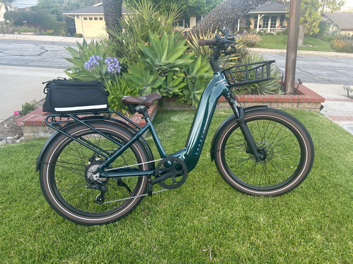 Customer photo review of Big Daddy 2 Expandable Waterproof Bike Rack Bag