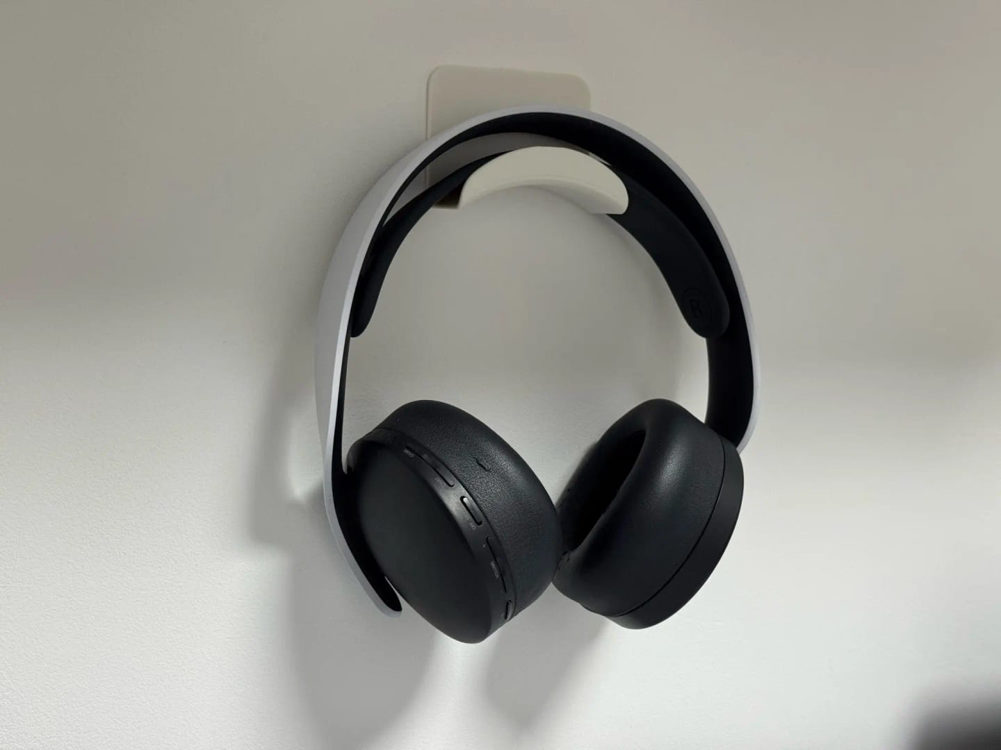 Customer photo review of Universal Headphone Stand – Under-Desk Headset Hanger