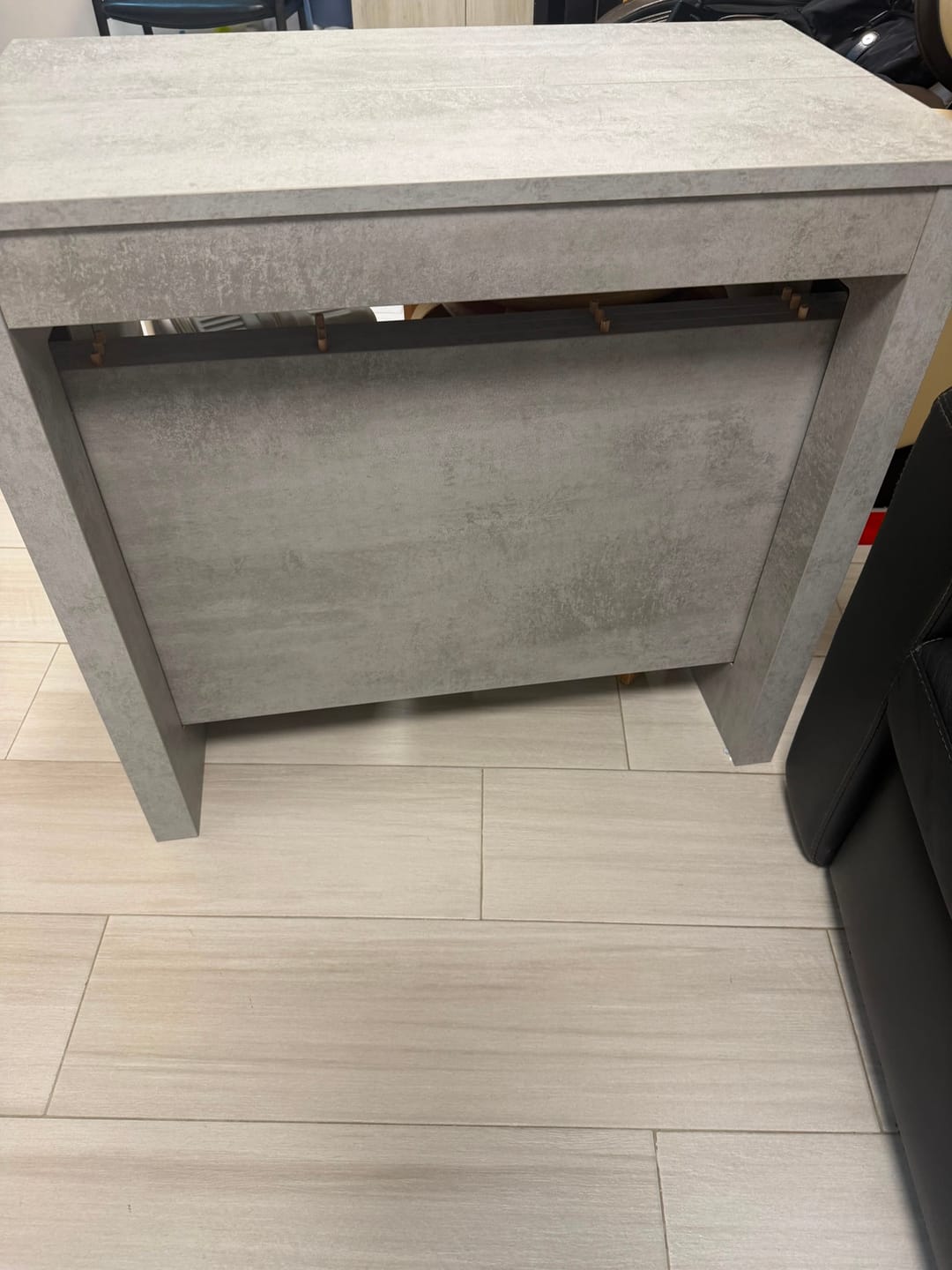 Customer photo review of Milano 意大利伸縮餐檯：由 44cm 變 186cm，只需 10 秒 | 獨家「無中腳」設計，釋放雙腳空間。平時是玄關櫃，朋友聚會變 8 人檯。