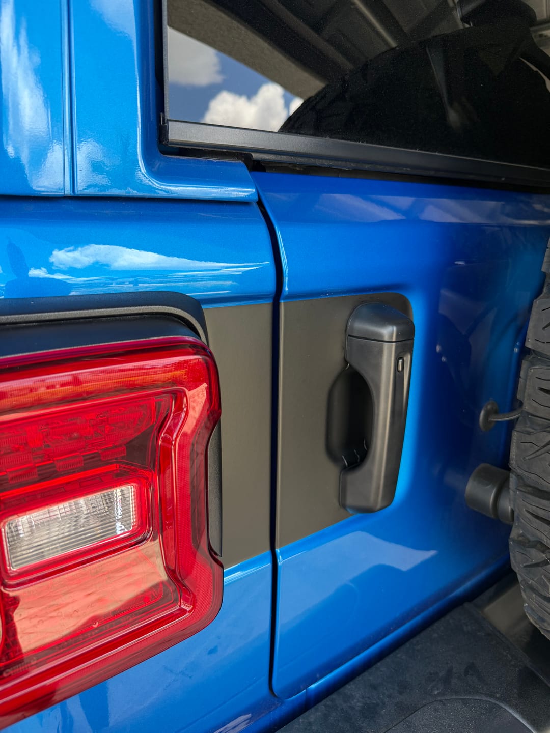 Customer photo review of Tailgate Handle Graphic | fits Wrangler JL JLU
