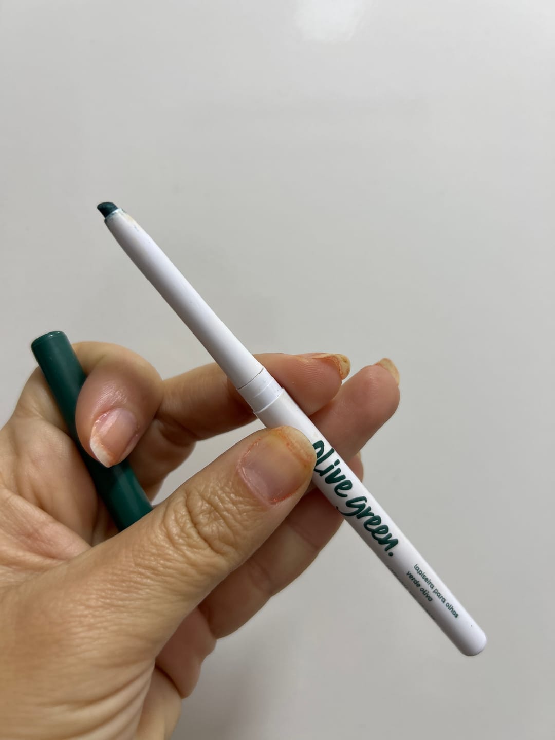 Customer photo review of Lapiseira Para Olhos Olive Green - Vizzela - Verde Oliva Efeito Metalizado