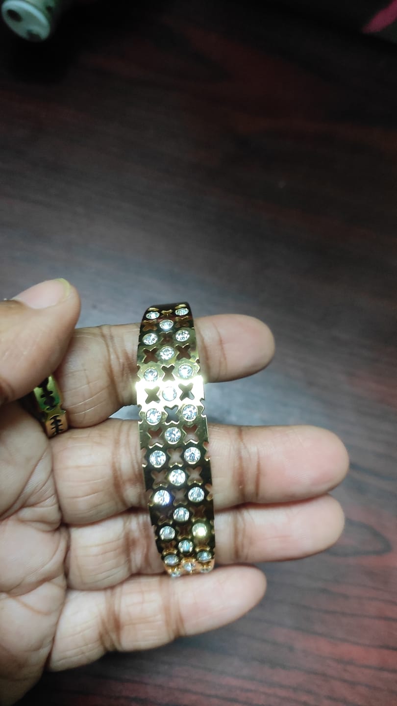 Customer photo review of Shimmering Star Gold Bangle Bracelet