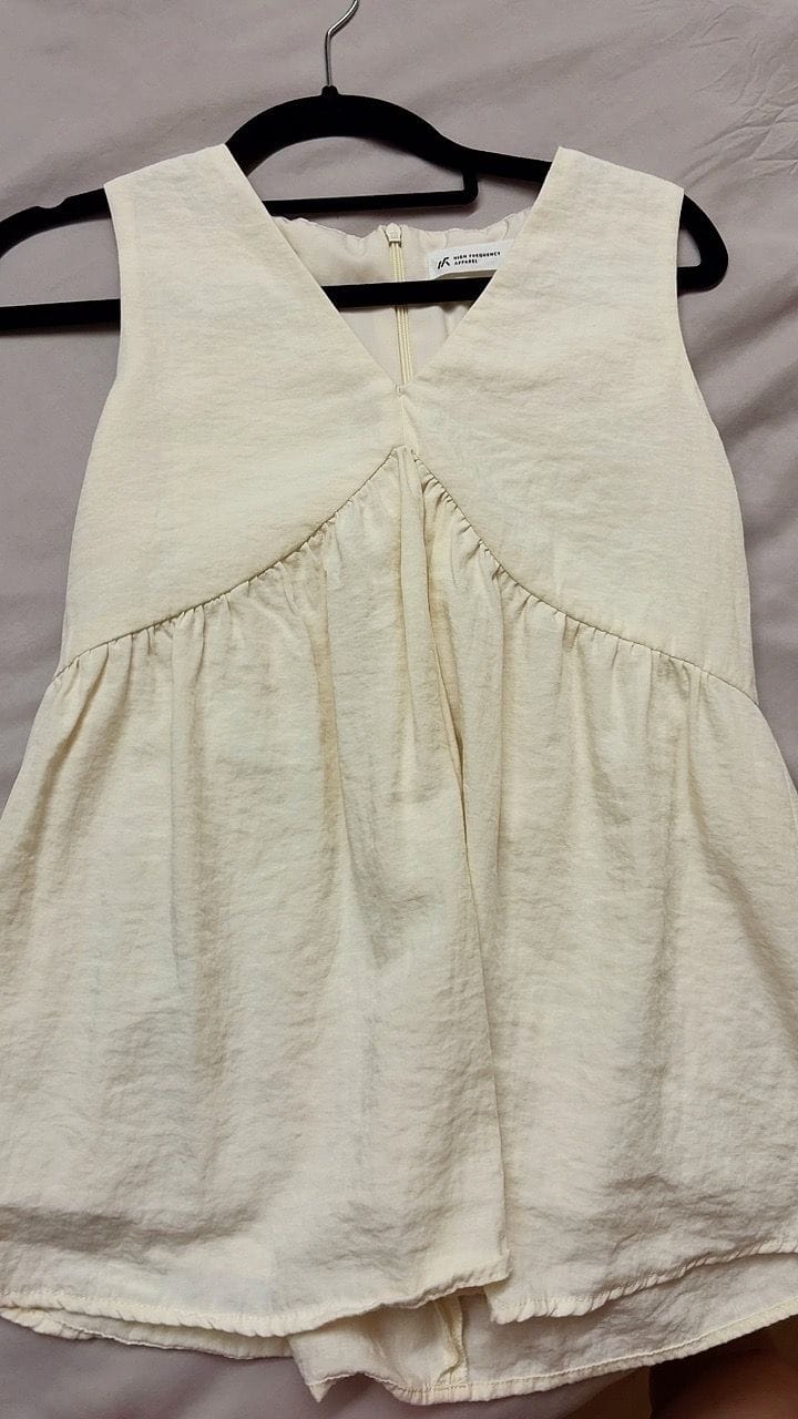 Customer photo review of V-Neck Textured Iron-Free Sleeveless Blouse