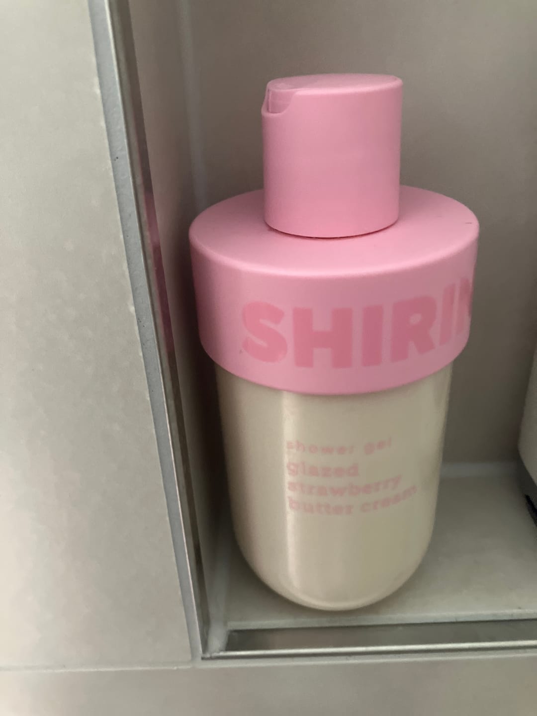 Customer photo review of Shower Gel Glazed Strawberry Butter Cream