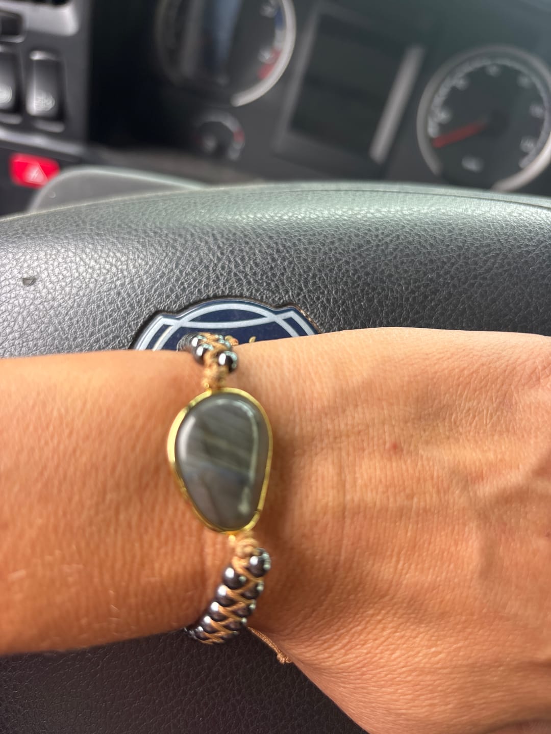 Customer photo review of Bracelet "Oeil Céleste" en Labradorite & Hématite