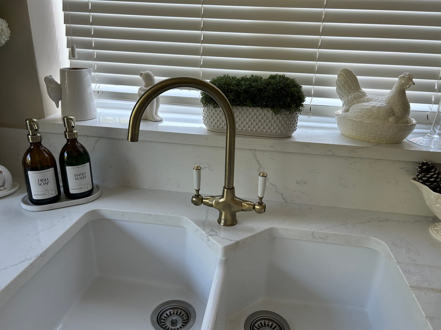 Customer photo review of Set of 2 Amber Glass Bottle 500 ML with Metal Pump & Small Tray
