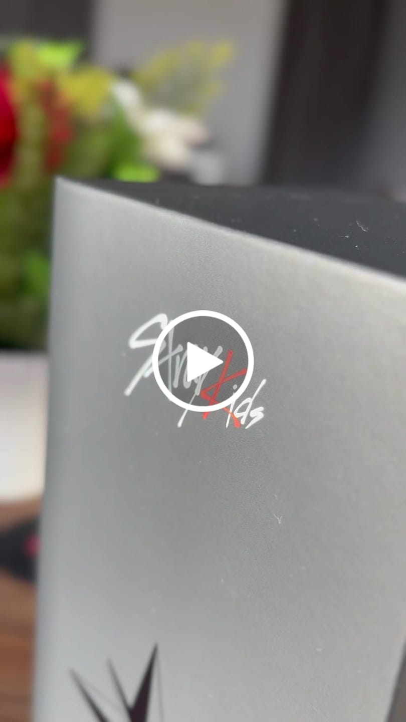 Customer video review of STRAY KIDS - OFFICIAL LIGHT STICK VER.2