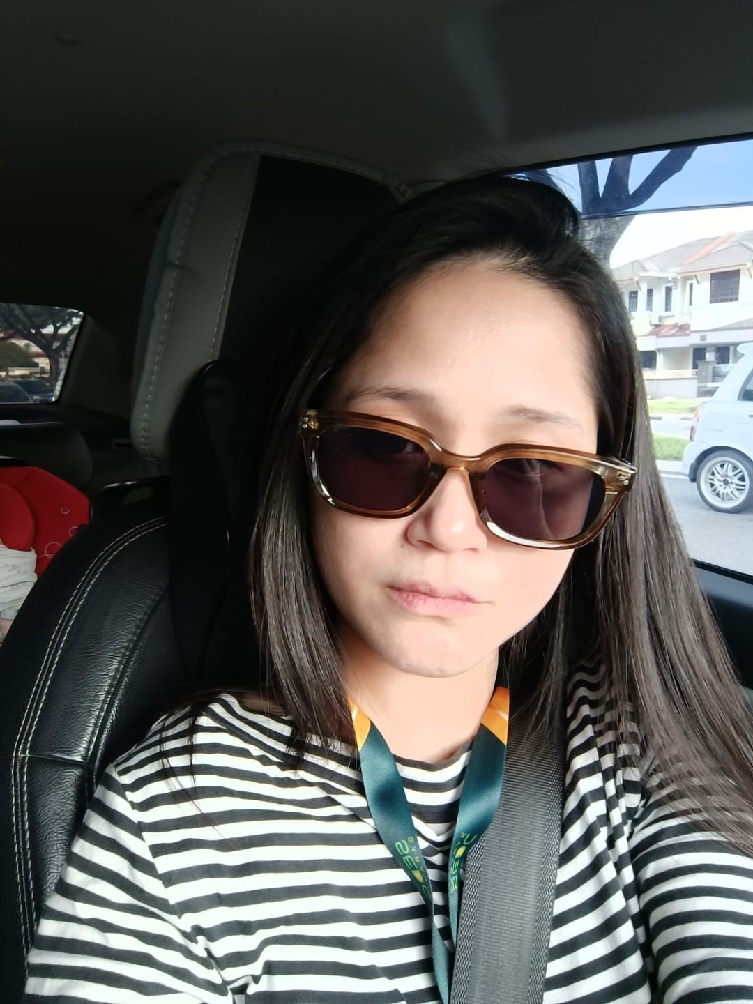 Customer photo review of Noel Rectangular Framed Sunglasses