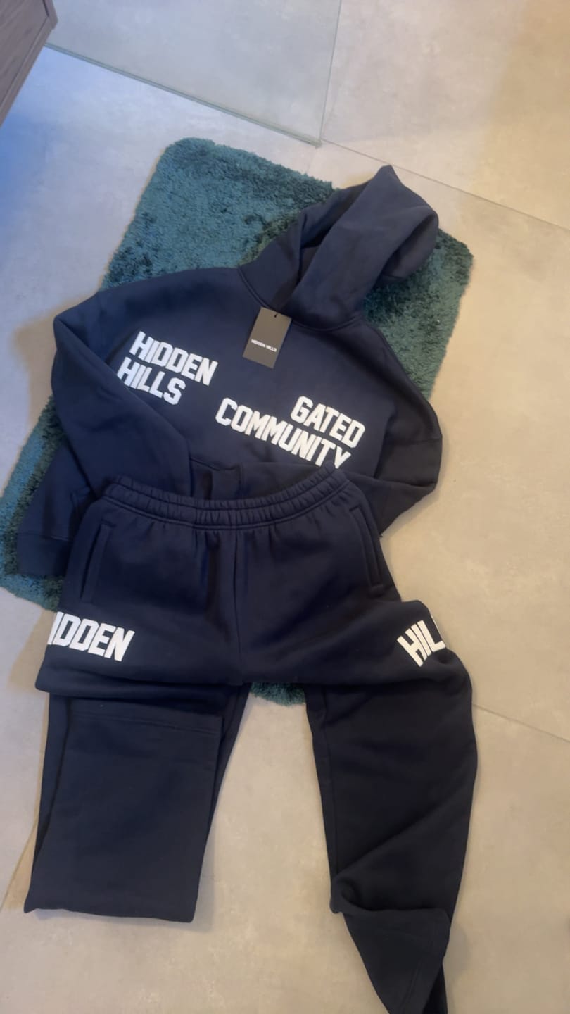 Customer photo review of GATED COMMUNITY HOODIE NAVY