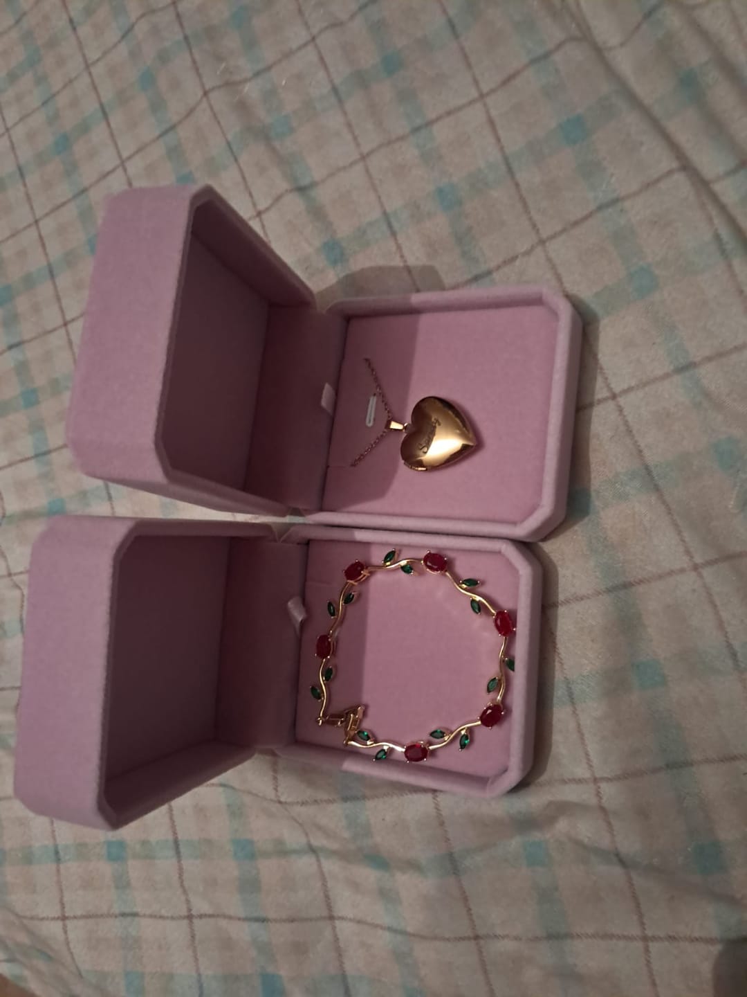 Customer photo review of Relicario Love Personalizado Grabado Láser