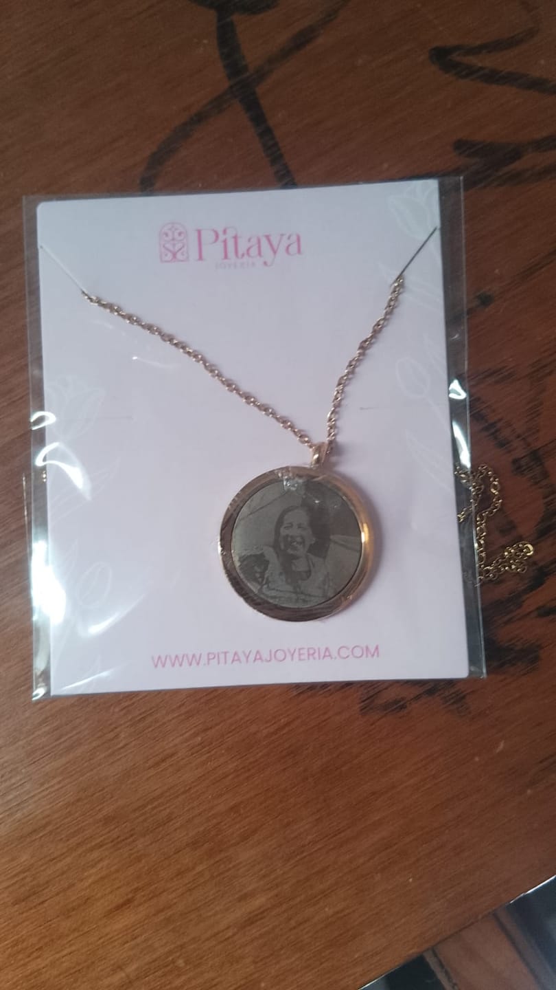 Customer photo review of Collar Memory  Personalizado