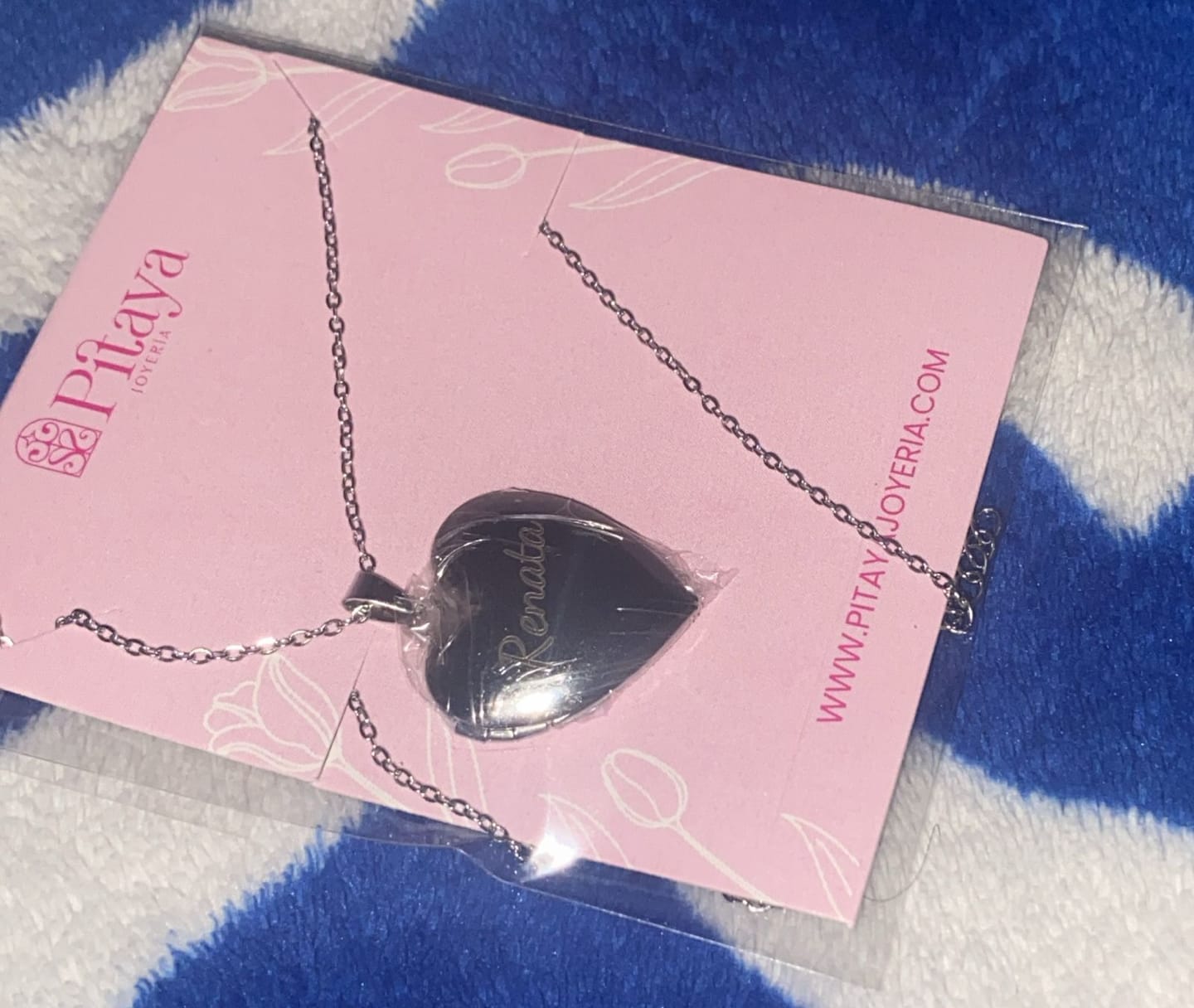 Customer photo review of Relicario Love Personalizado Grabado Láser