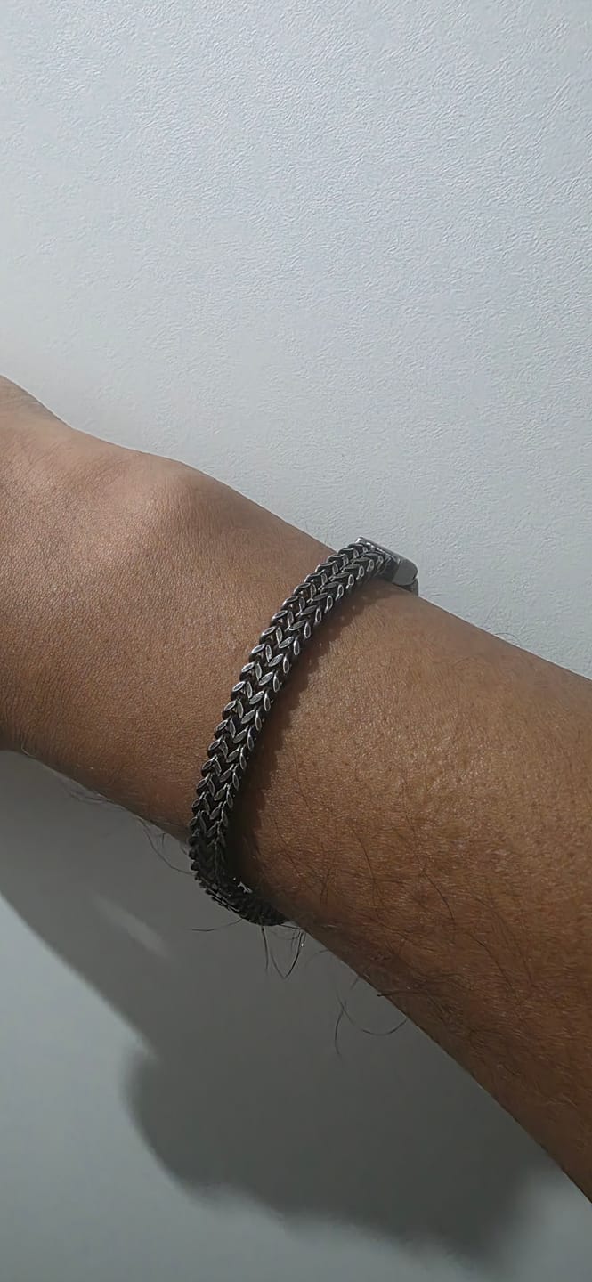 Customer photo review of Pulsera Delgada Trenzada