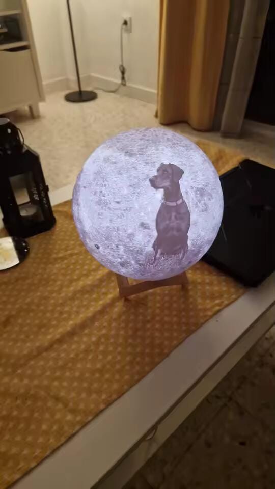 Customer photo review of Lámpara Luna 3D Personalizada