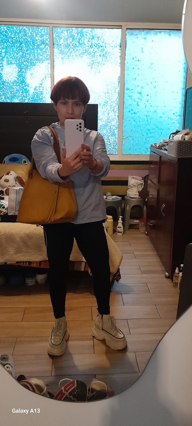 Customer photo review of Tote Cuero Praga Plus+ Doble Vista
