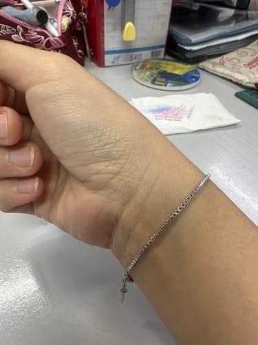 Customer photo review of Taylor Minimal Bracelet