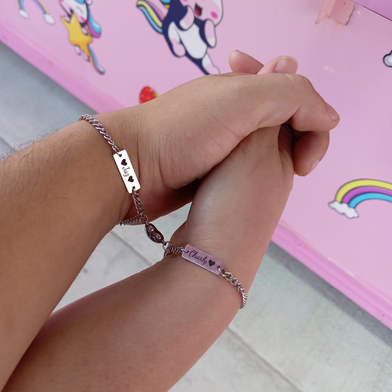 Customer photo review of Pulseras de Pareja con Imán de Corazón Personalizada