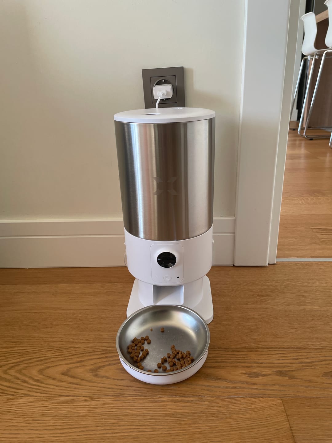 Customer photo review of Akıllı Mama Kabı (Kameralı) | 5L, Mobil Kontrol, Mama Seviye Takip, Çelik Kase, Sesli Görüş (X8605)