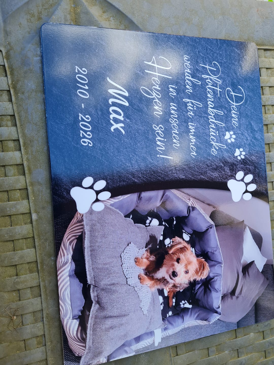 Customer photo review of Hunde Gedenktafel mit Foto & Spruch (UV- & Wetterfest)