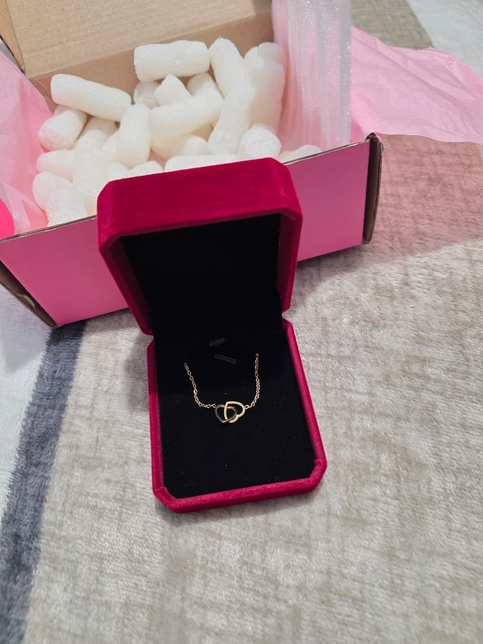 Customer photo review of Cajita de Regalo Red Wine Collar o Pulsera