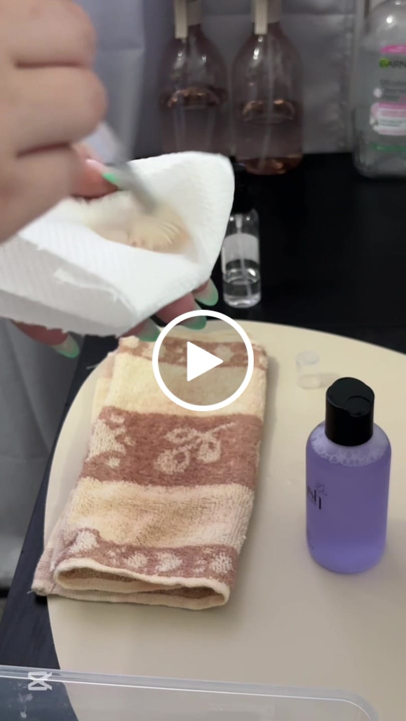 Customer video review of Brush Spa – Tečnost za brzo čišćenje četkica