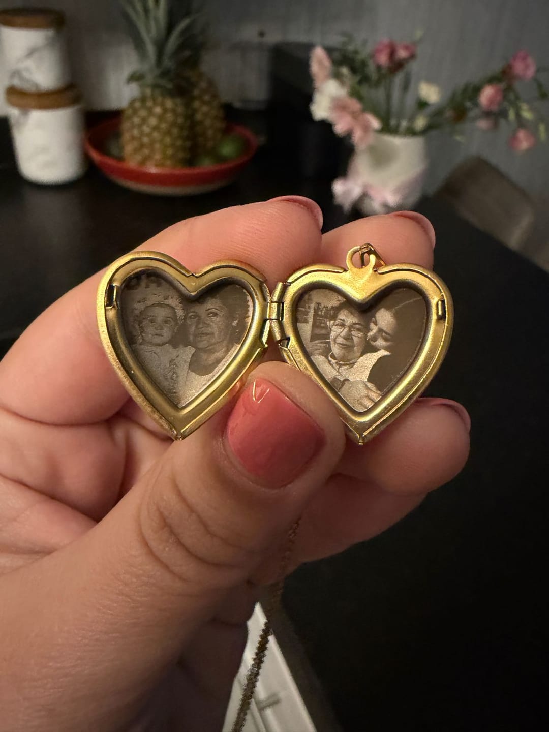 Customer photo review of Relicario Love Personalizado Grabado Láser