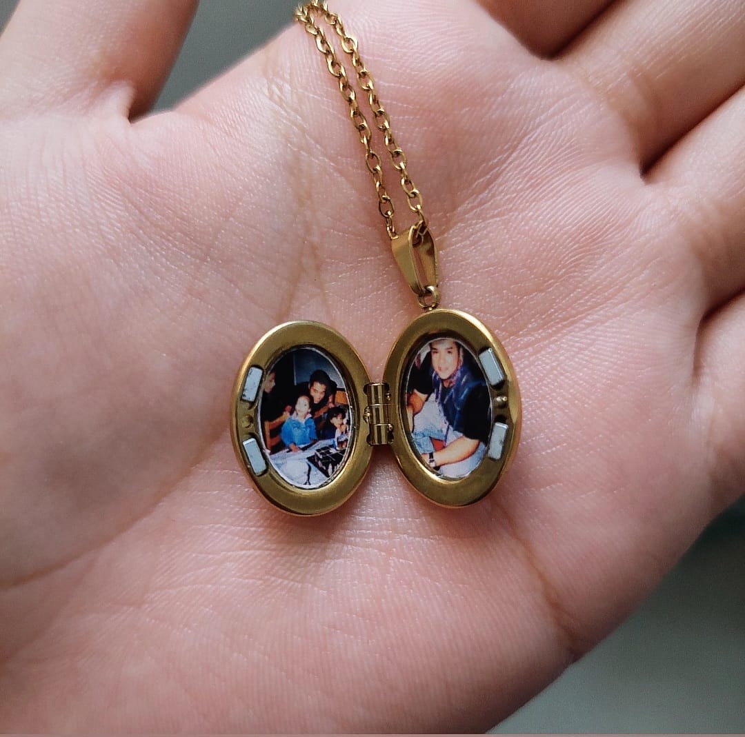 Customer photo review of Relicario Cosmos Dorado Personalizado Foto a Color