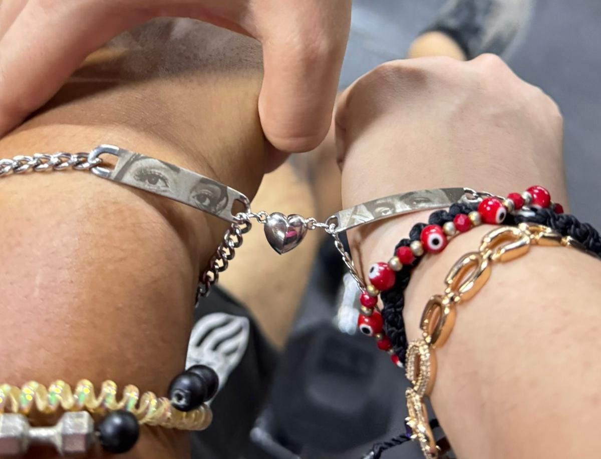 Customer photo review of Pulseras de Pareja Together con Imán Personalizada