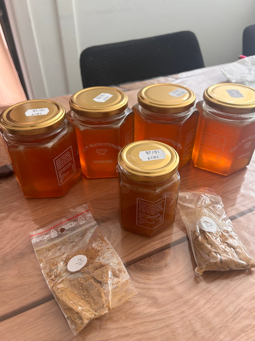 Customer photo review of Stort honungspaket – 2 kg flytande honung + halva priset på 250g ljunghonung!