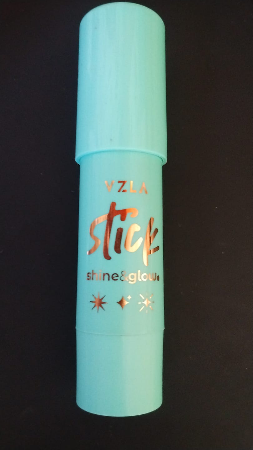 Customer photo review of Shine And Glow – Iluminador Em Stick – Vizzela