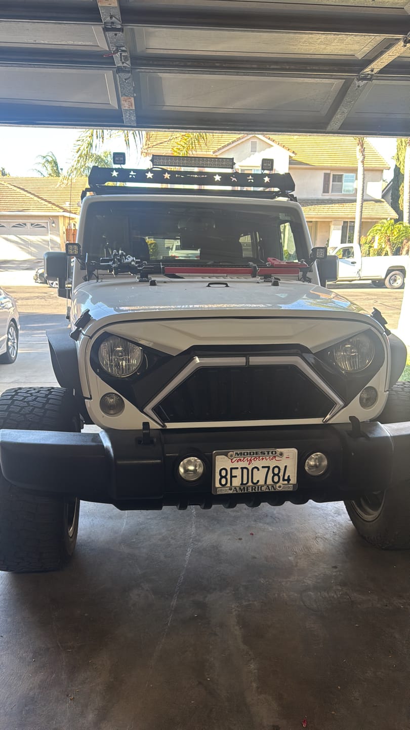 Customer photo review of Goliath Grille W/ LED DRL and Turn Signals - White & Black For 07-18 Jeep Wrangler JK