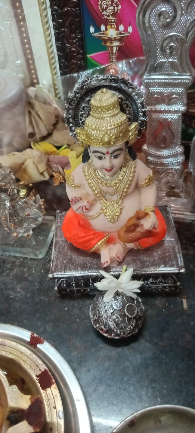 Customer photo review of Lord Kuber Orange and Golden Resin Idol 6 inch