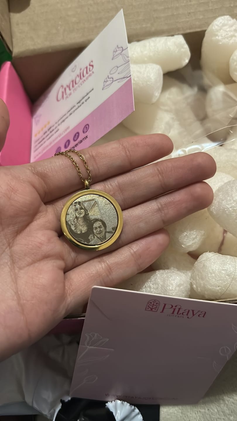 Customer photo review of Collar Memory  Personalizado