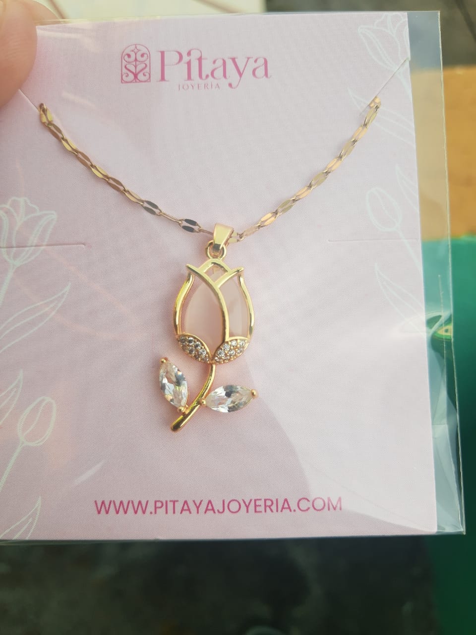 Customer photo review of Collar Tulipán Dorado