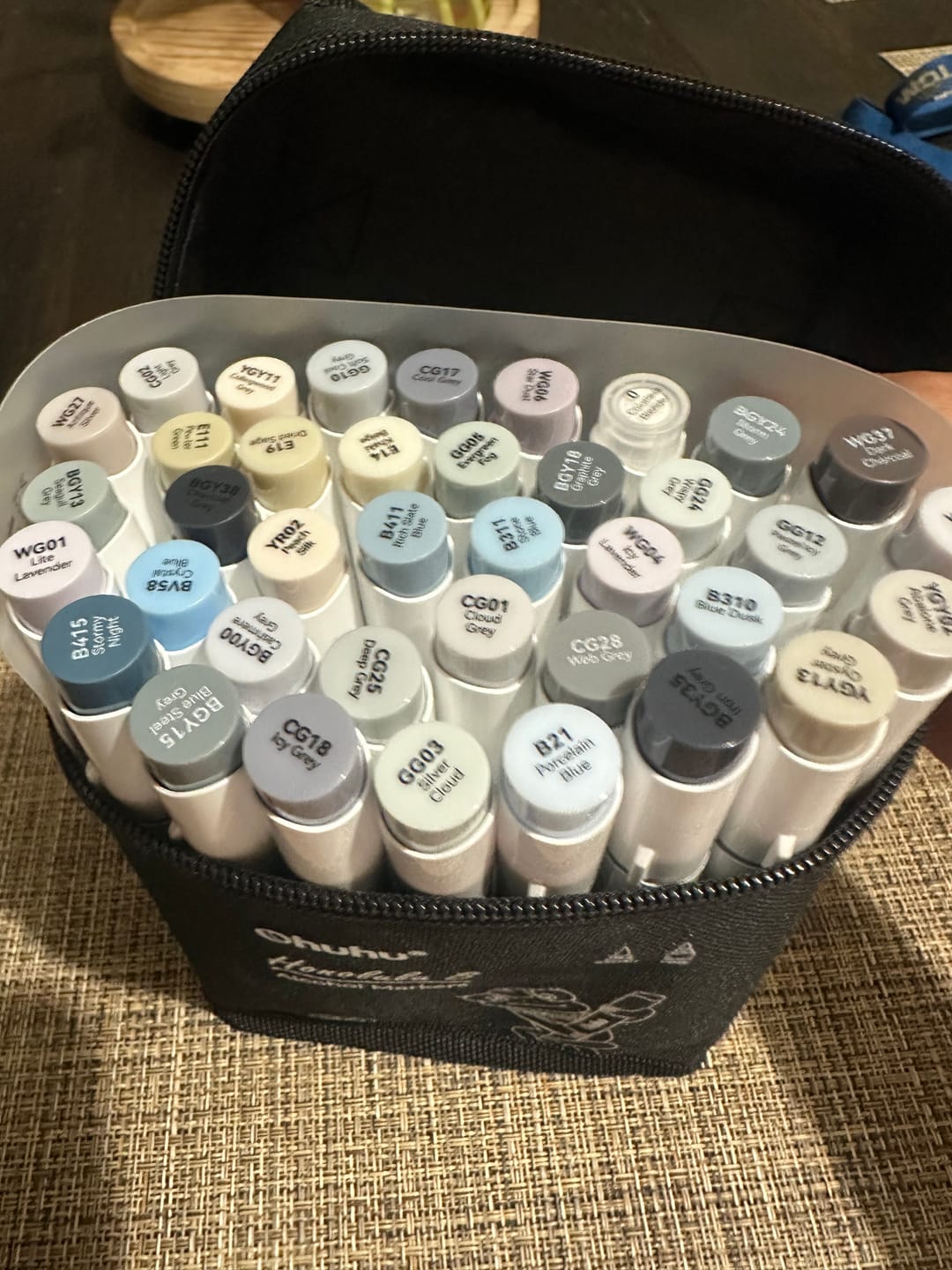 Customer photo review of Ohuhu Honolulu 36 Gray Tone Colors Dual Tips Alcohol Art Markers (New Color Codes)