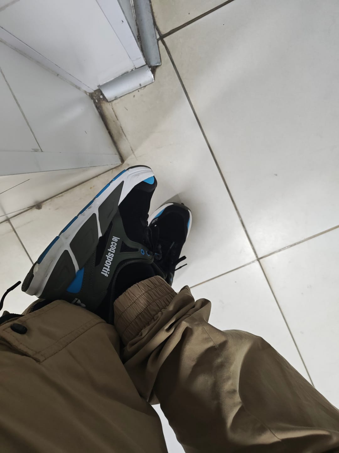 Customer photo review of Zapatillas Le Coq Sportif Strider Negro Gris Celeste