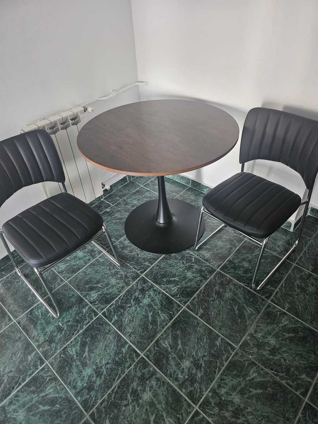 Customer photo review of Masa rotunda lemn bucatarie AMADEO II, nuc/negru mat, 90x76 cm