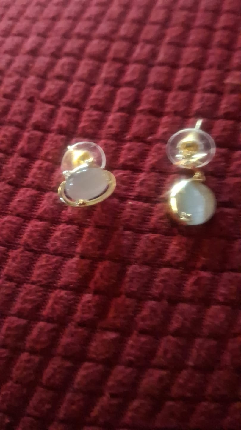 Customer photo review of Aretes de Saturno de Ópalo