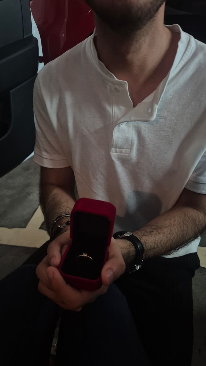 Customer photo review of Anillo de Promesa Delicate Heart