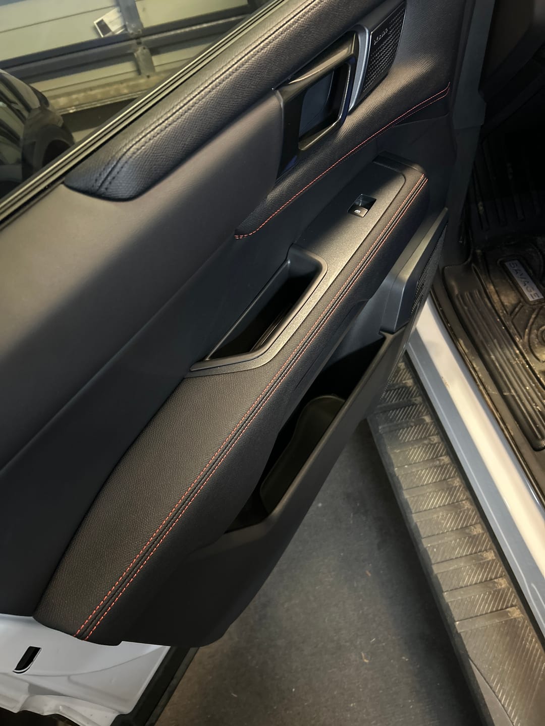 Customer photo review of Door Handle Storage Box BYD Shark 6 (2024-2026)