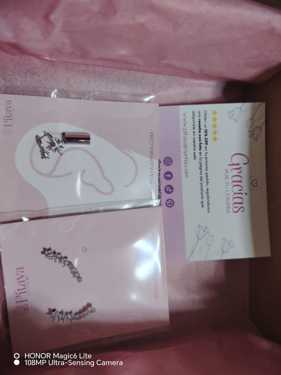 Customer photo review of Aretes Trepadores Florecitas de Cristal