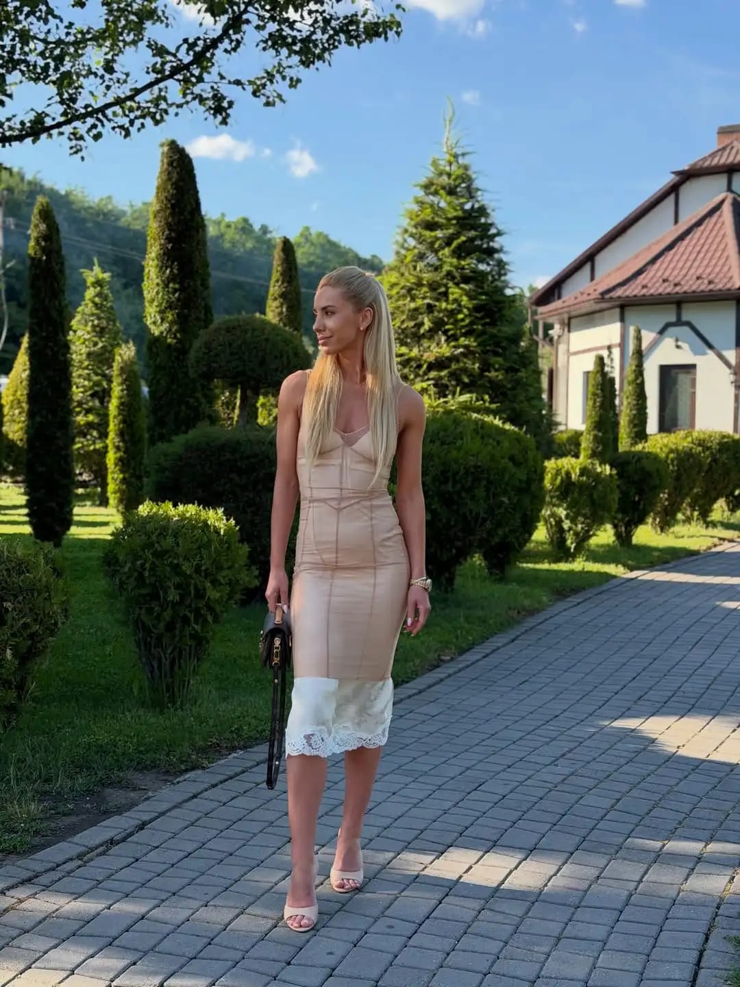 Customer photo review of Arely Midi Dress