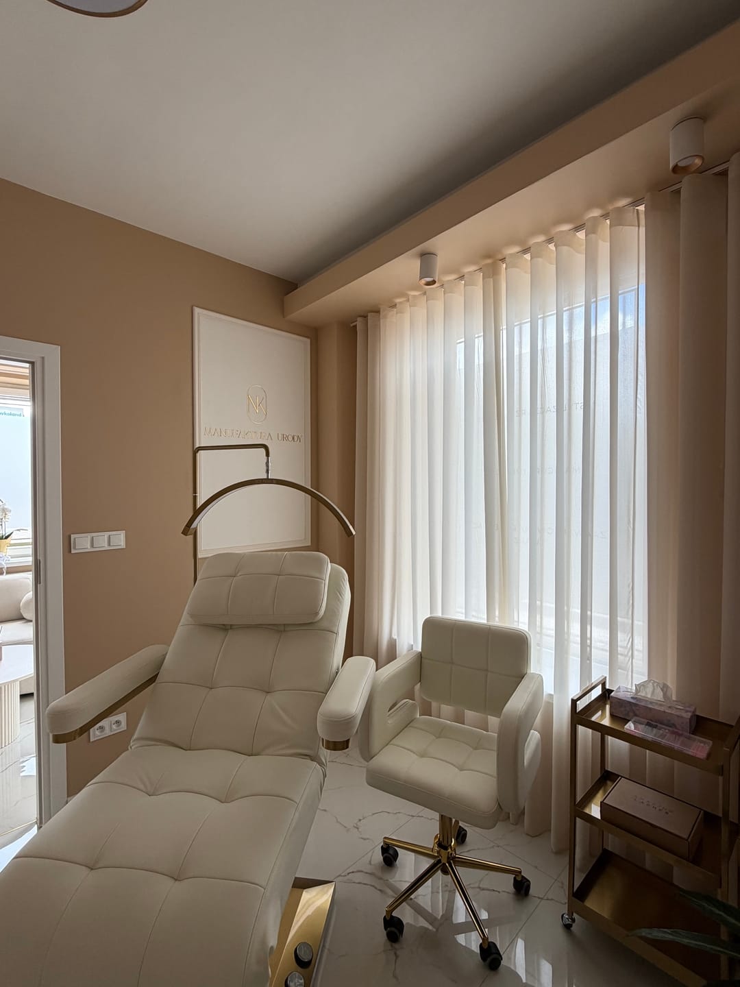 Customer photo review of Saphir Version B Electric Beauty Bed with Dual Controls Creamy