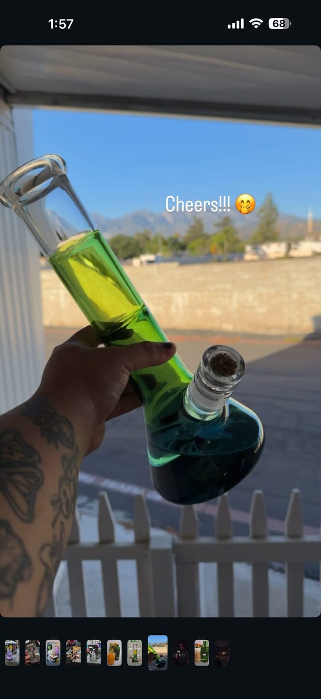 Customer photo review of Tricolor Bong