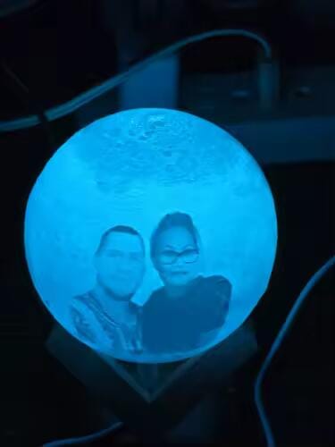Customer photo review of Lámpara Luna 3D Personalizada