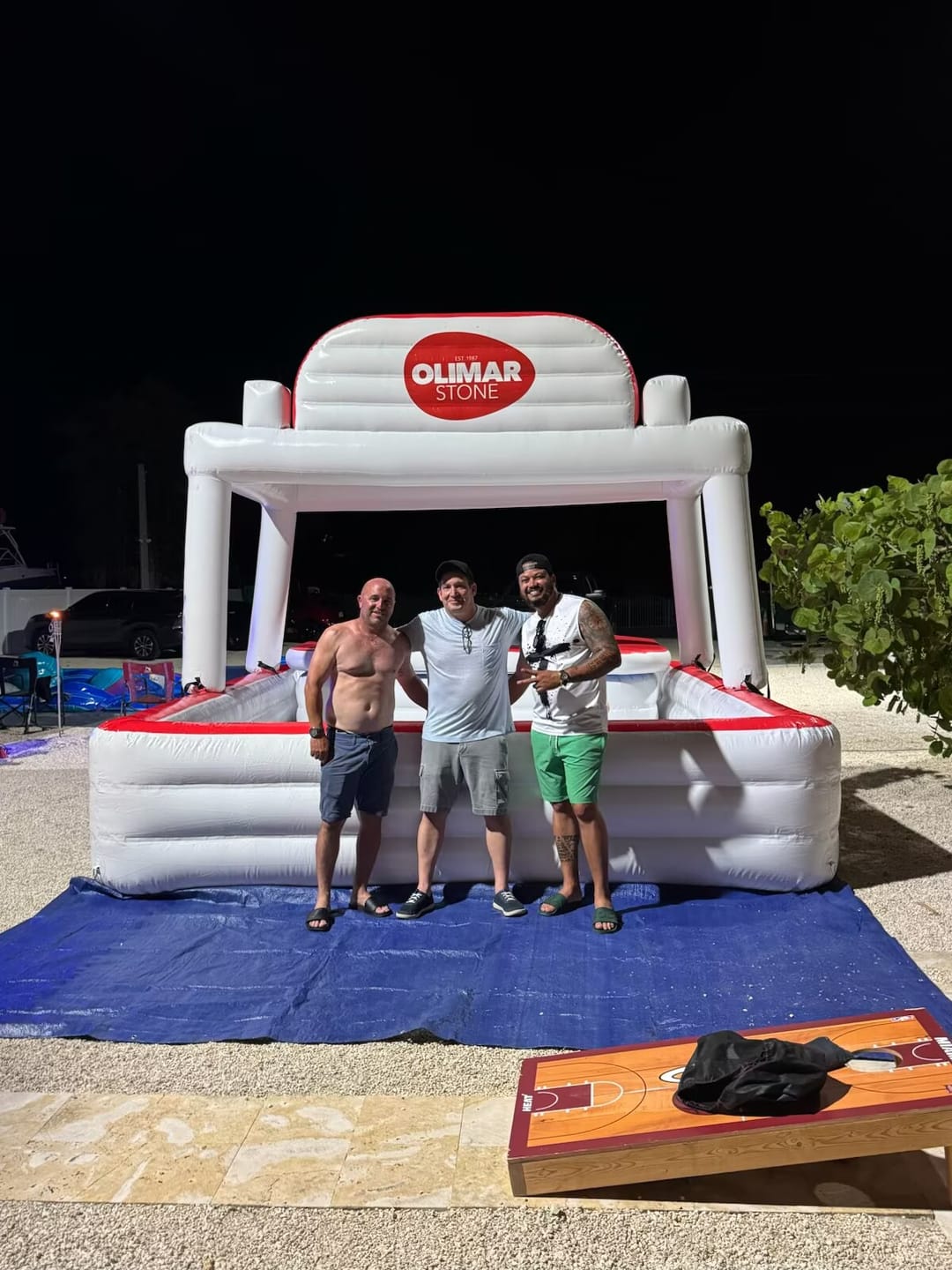 Customer photo review of Inflatable Pool Bar Inflatable Pub House Blow Up Pool Barfor Party