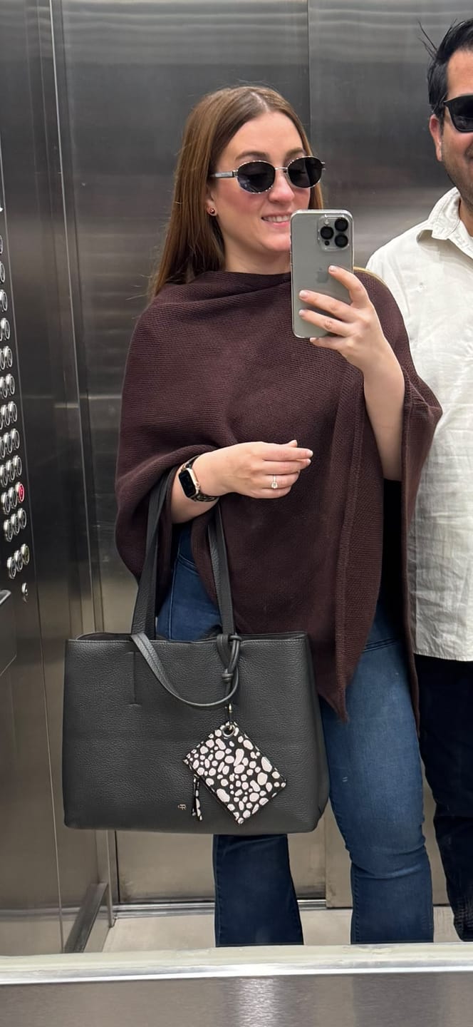 Customer photo review of SWEATER CHARLOTTE CAFÉ - PONCHO ASIMÉTRICO MANTA DE ALGODÓN