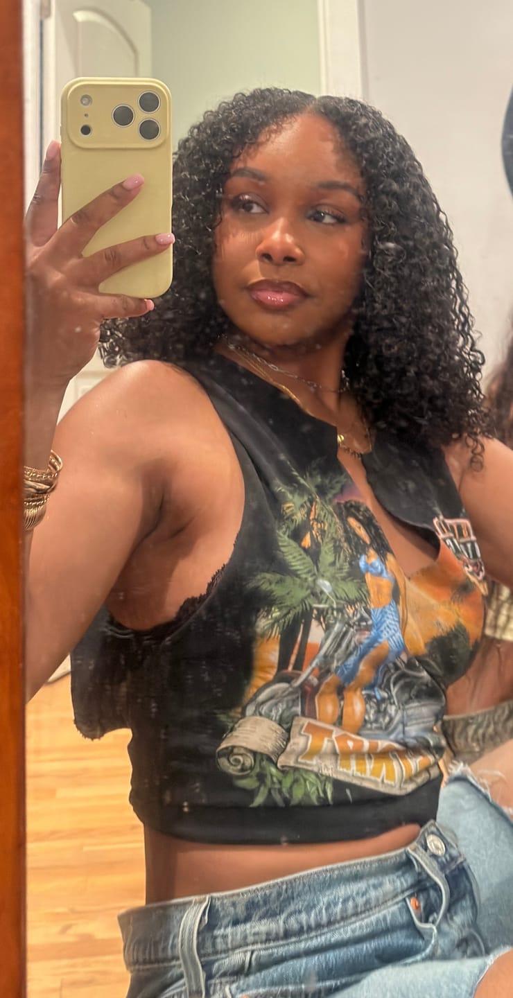 Customer photo review of HONOLULU HOTTIE VINTAGE TEE
