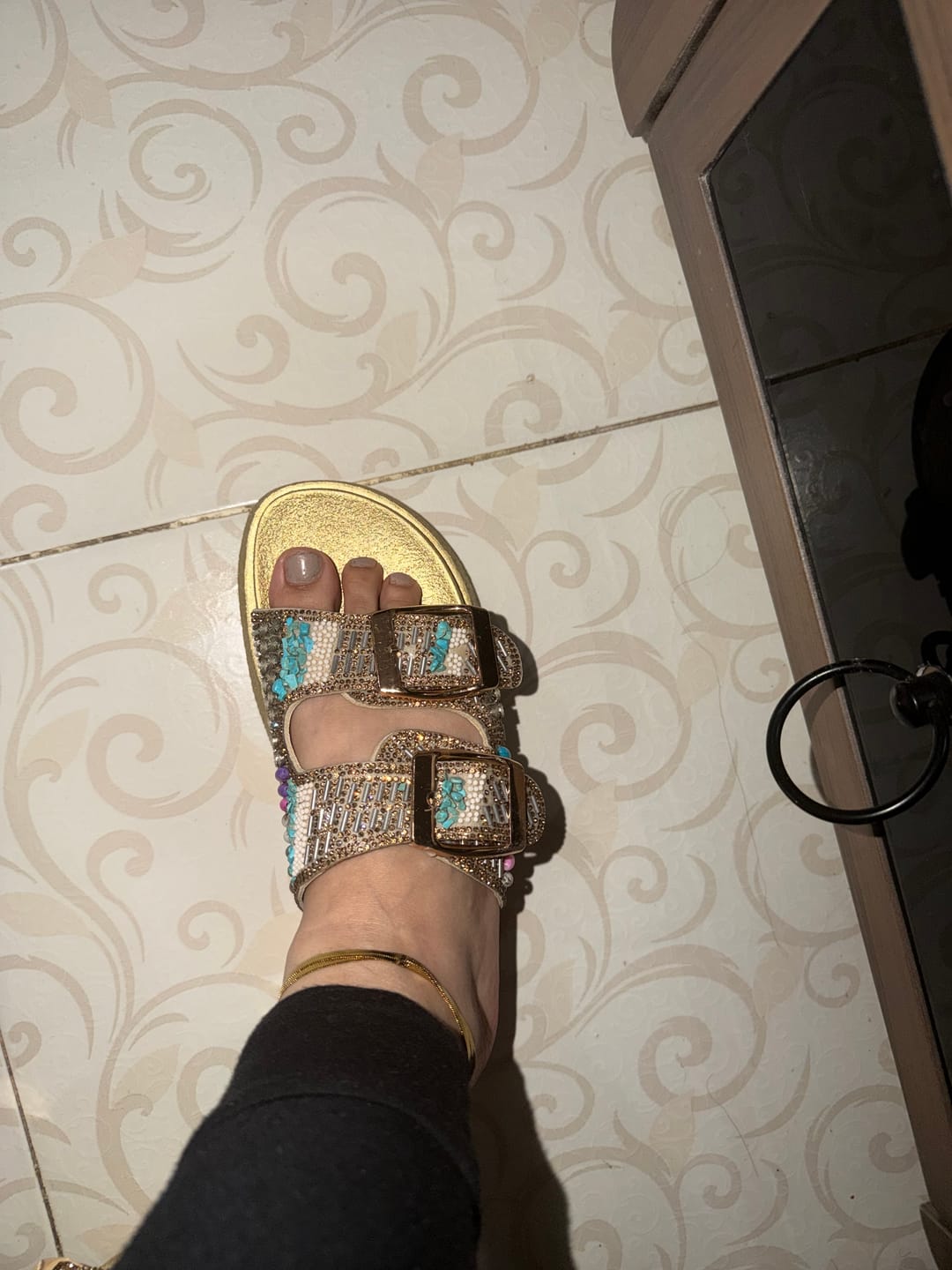 Customer photo review of MIRA London slipper