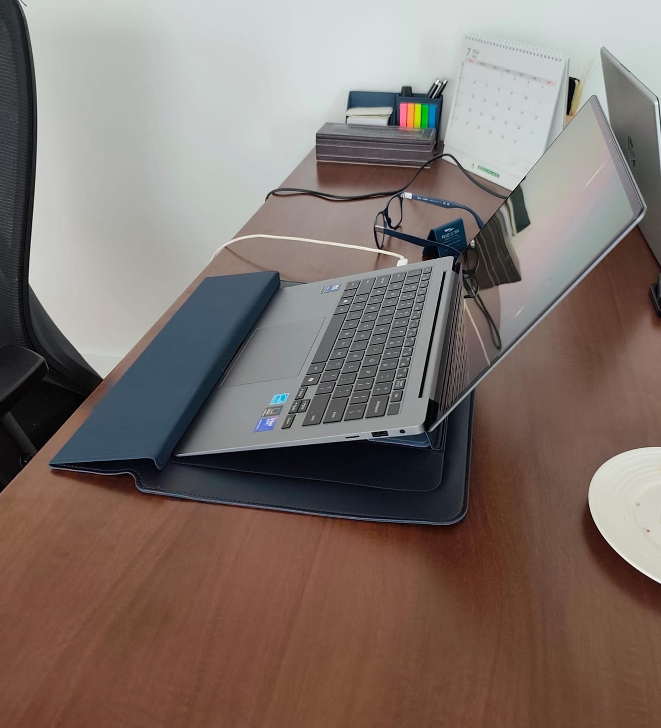 Customer photo review of Funda Notebook Smart Case